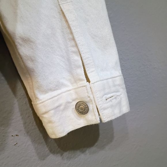 Levi's Women's White Denim Jean Jacket - Picture 8 of 8